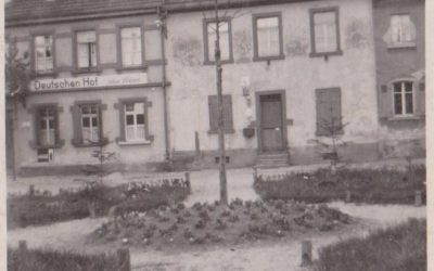 Der Hofplatz mit der Sommerlinde um 1935